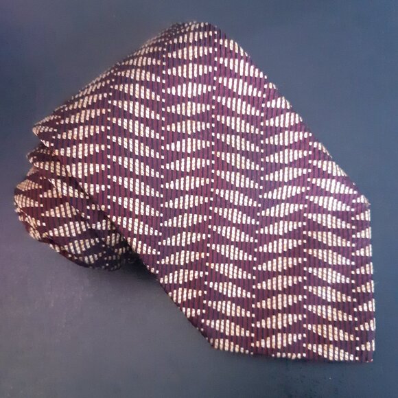 Coach Silk Men's Tie Maroon & Tan Diagonal Geometric Pattern - Picture 1 of 10